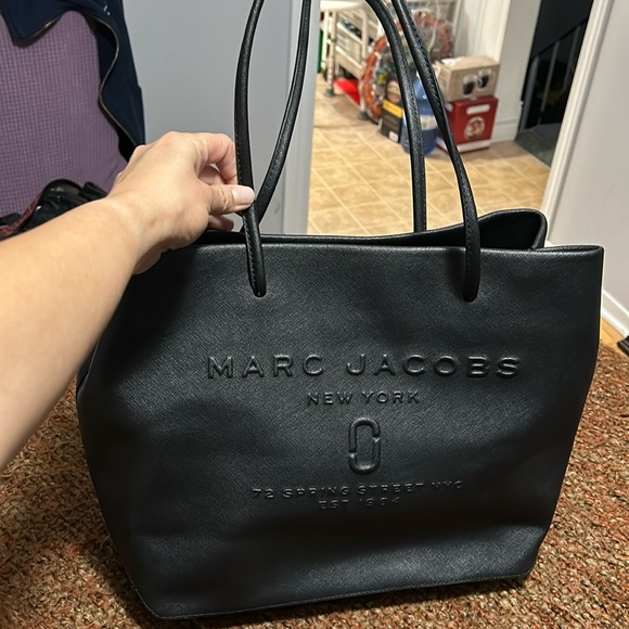 Marc Jacobs Handbags - Authentic Marc Jacobs Tote